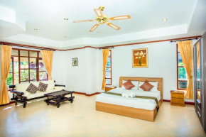 Brand newKamala beach 10min walk elegant villa